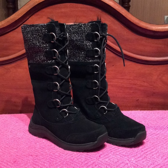 UGG Shoes - New UGG Womens Atlason Black Frill Winter Boots